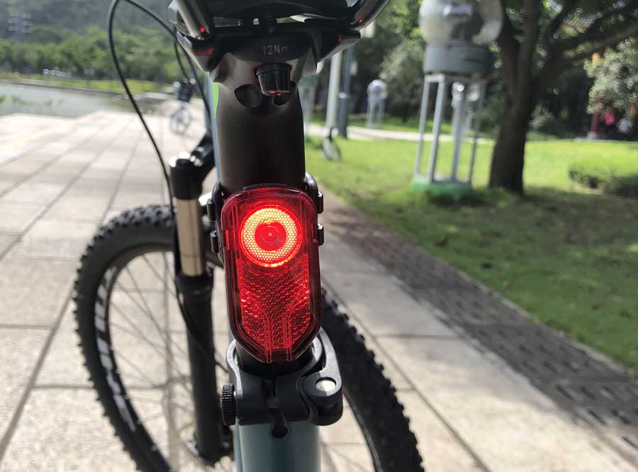 LR-05太阳集团0638USB可充电自行车尾灯